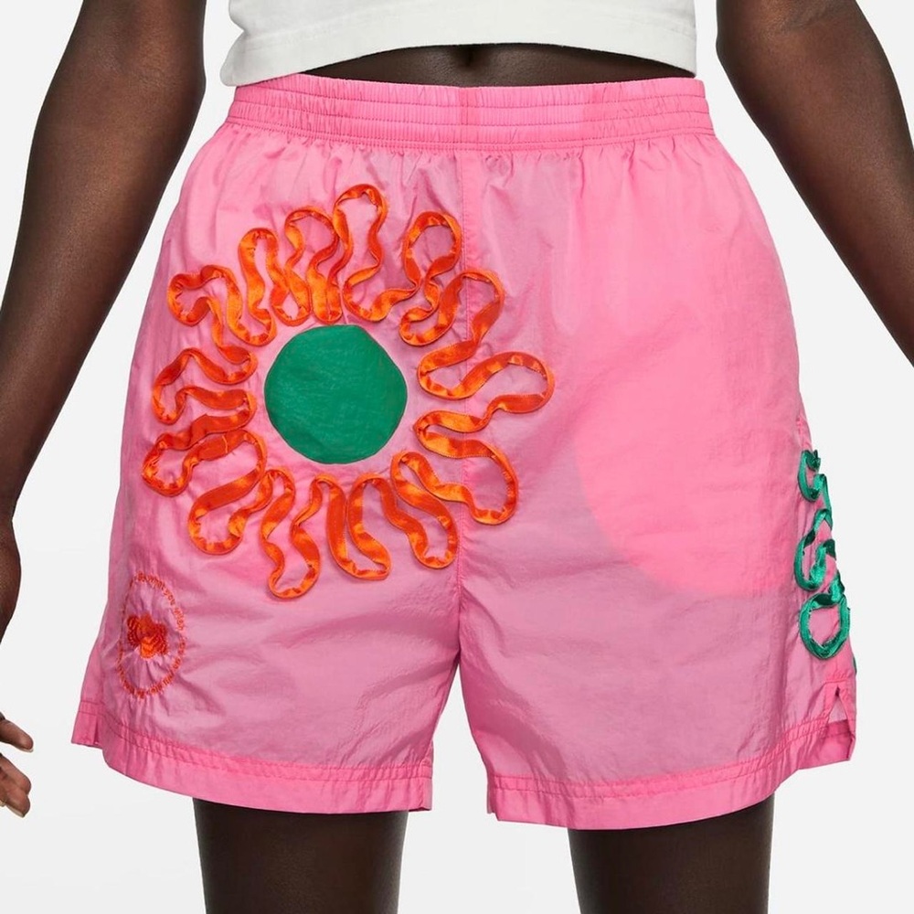 NIKE Women's Sportswear Uphoria Woven Shorts In Pink